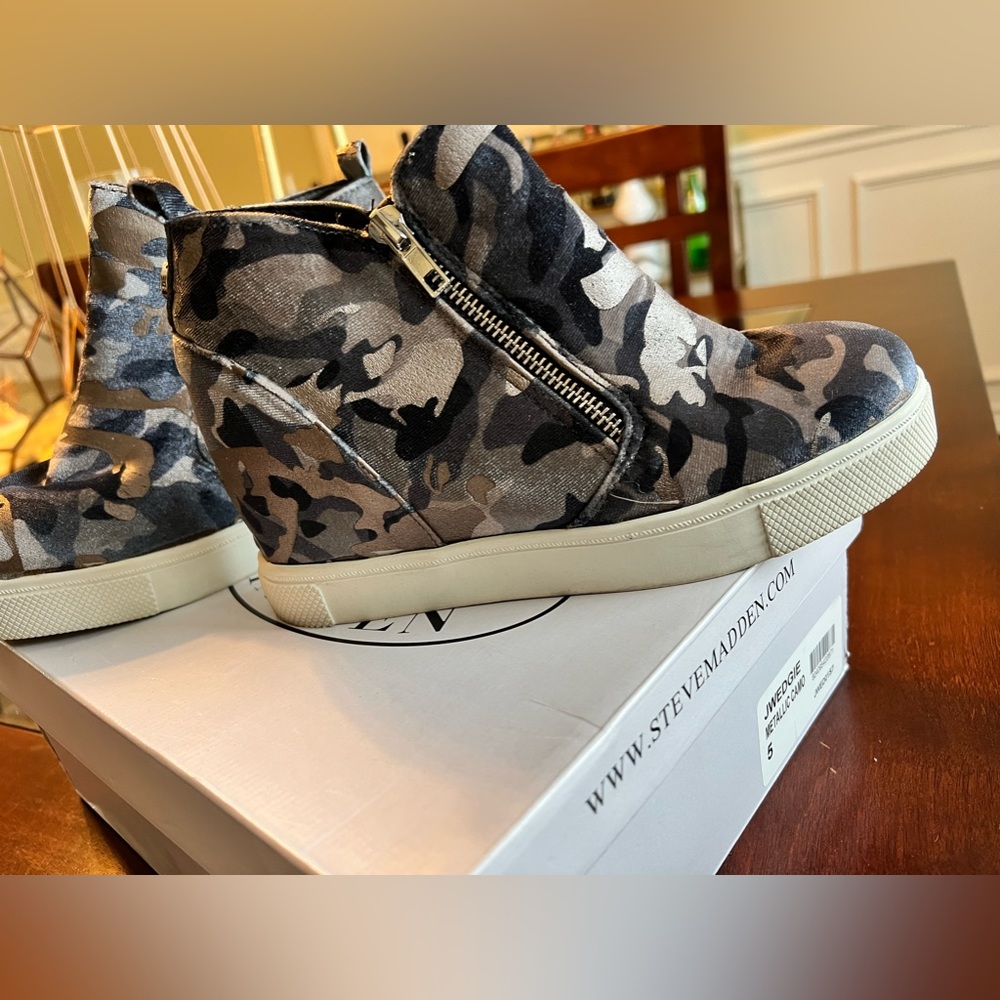 Steve Madden Wedges